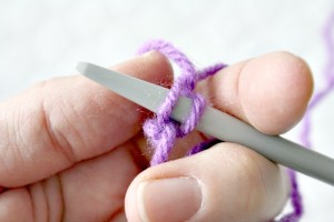 How to Knit. A step by step tutorial on the basic stitches of knitting.