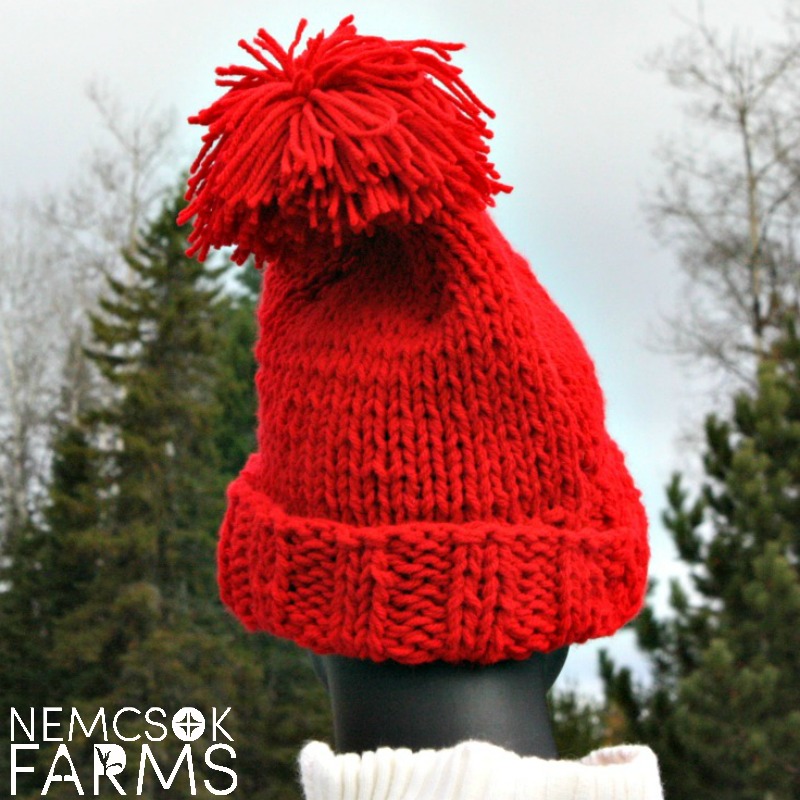 Double-stranded with a ribbed brim made to keep you warm, this Classic Pom Pom Hat it is also a really easy and really quick project!